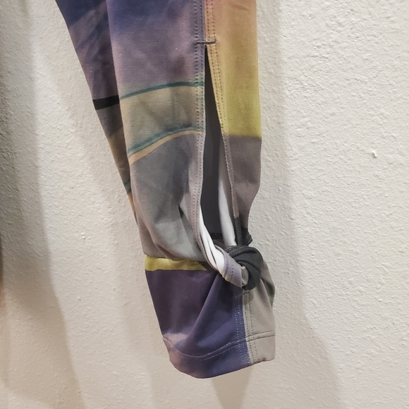 Zella New Hugh Waist Crop Leggings Size XS NWT Colorful Tie Knot Ankle - Picture 5 of 6